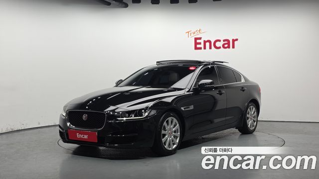 Jaguar XE 20d Prestige - фото 0