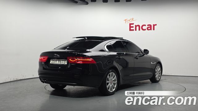 Jaguar XE 20d Prestige - фото 1