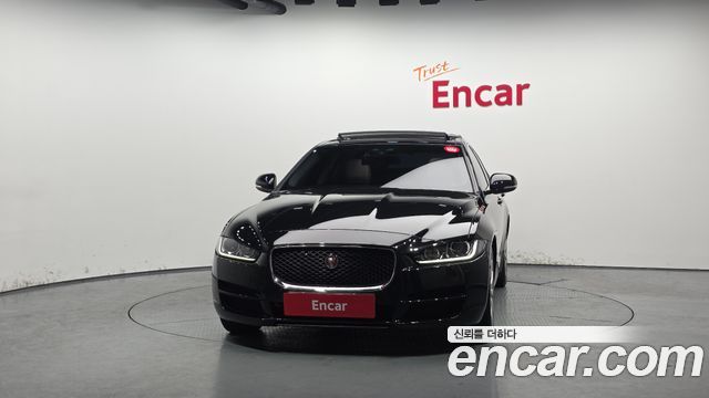 Jaguar XE 20d Prestige - фото 2