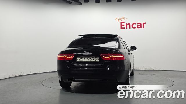 Jaguar XE 20d Prestige - фото 3