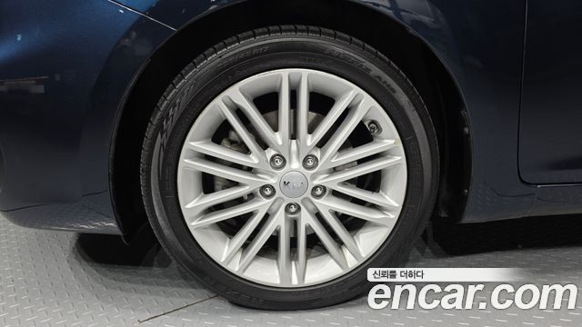 Kia Carens Новый 2.0 LPI Prestige - фото 4