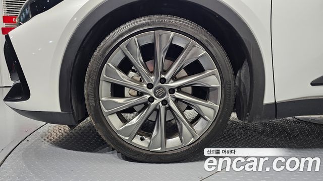 Toyota Crown 2.5 4WD Hybrid - фото 4