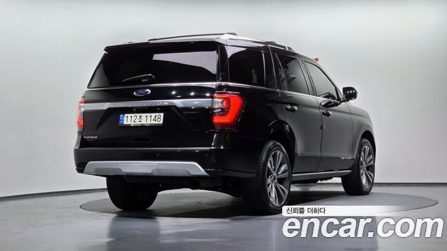 Ford Expedition Platinum 4WD 7Seater - фото 1