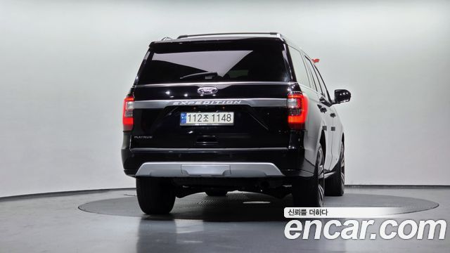 Ford Expedition Platinum 4WD 7Seater - фото 3