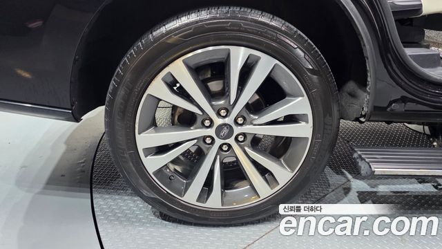 Ford Expedition Platinum 4WD 7Seater - фото 4
