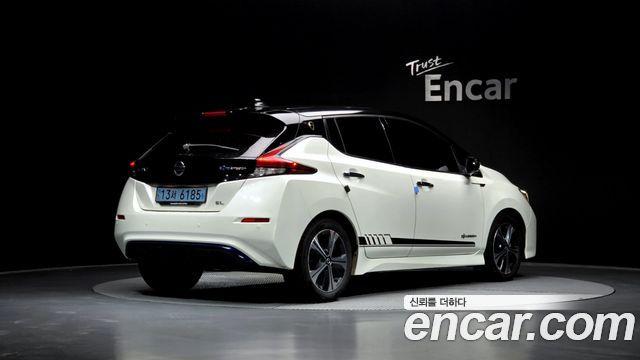 Nissan Leaf ZE1 EV SL - фото 1