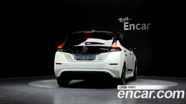 Nissan Leaf ZE1 EV SL - фото 3