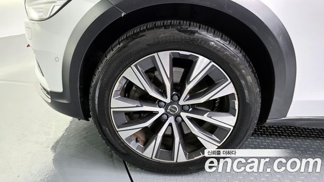 Volvo V90 B5 Pro AWD - фото 4