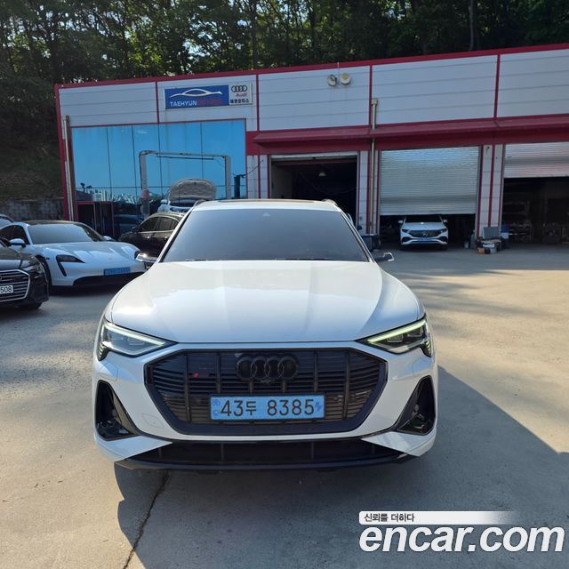 Audi e-tron 55 Quattro Sportback - фото 0