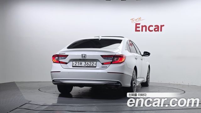 Honda Accord 10-го поколения 2.0 Hybrid EX-L - фото 3