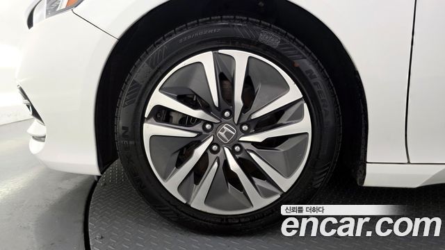 Honda Accord 10-го поколения 2.0 Hybrid EX-L - фото 4