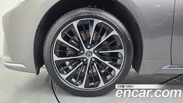 Lexus LS LS500 3.5 Luxury AWD - фото 4