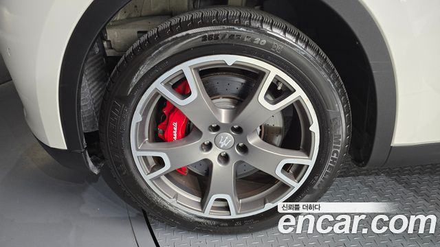 Maserati Levante 3.0 S AWD Premium - фото 4
