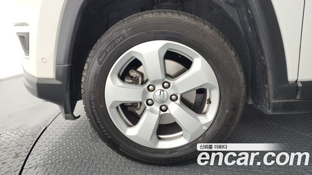 Jeep Compass 2-го поколения 2.4 limited 2WD - фото 4