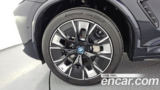 BMW iX3 M Sports - фото 4