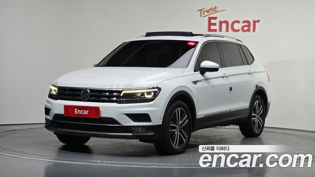 Volkswagen Tiguan 2.0 TDI Prestige - фото 0