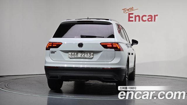Volkswagen Tiguan 2.0 TDI Prestige - фото 3