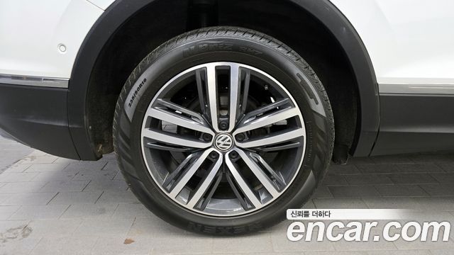 Volkswagen Tiguan 2.0 TDI Prestige - фото 4
