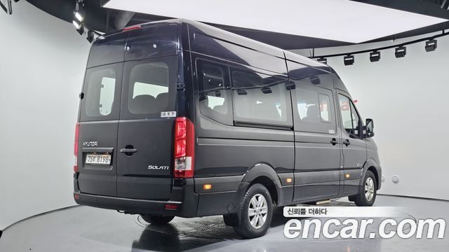 Hyundai Solati 15-seater deluxe - фото 1