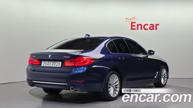 BMW 5-Series G30 530i xDrive Luxury Plus - фото 1