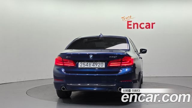 BMW 5-Series G30 530i xDrive Luxury Plus - фото 3