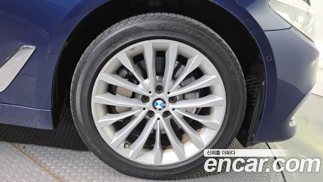 BMW 5-Series G30 530i xDrive Luxury Plus - фото 4