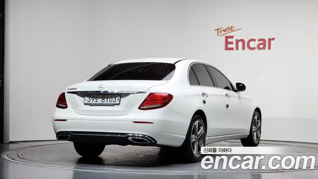 Mercedes-Benz E-Class W213 E220d Avantgarde - фото 1