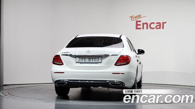 Mercedes-Benz E-Class W213 E220d Avantgarde - фото 3