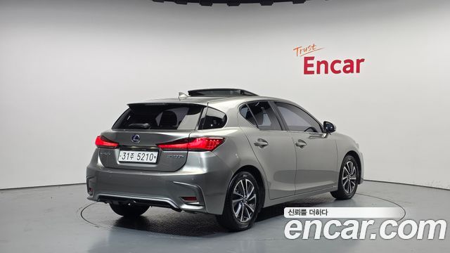 Lexus CT200h 1.8 Supreme ZWA10 - фото 1