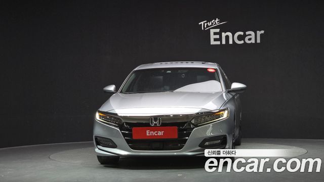 Honda Accord 10-го поколения 2.0 Turbo Sport - фото 2