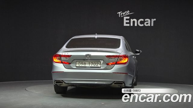 Honda Accord 10-го поколения 2.0 Turbo Sport - фото 3