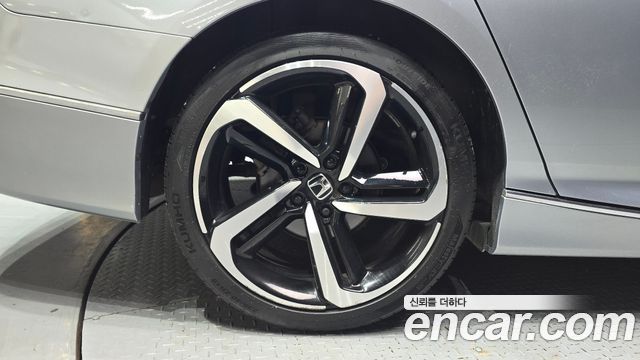 Honda Accord 10-го поколения 2.0 Turbo Sport - фото 4