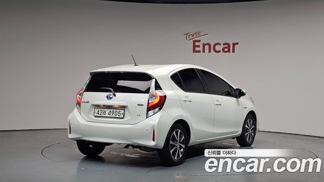 Toyota Prius 1.5 - фото 1