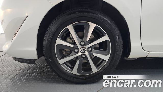 Toyota Prius 1.5 - фото 4