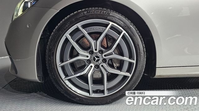 Mercedes-Benz E-Class W213 E220d 4MATIC AMG Line - фото 4