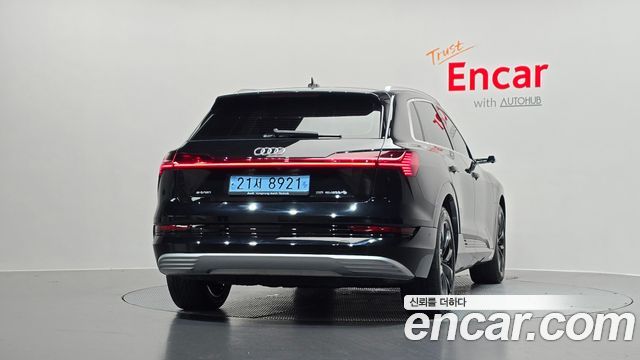 Audi e-tron 55 Quattro - фото 3