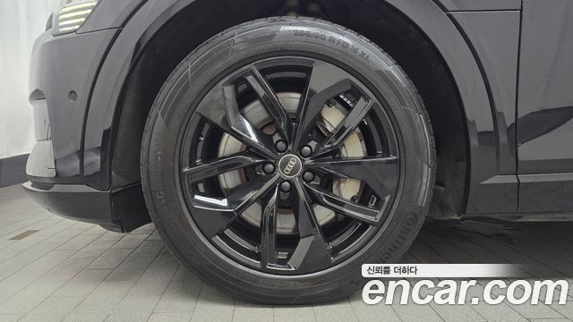 Audi e-tron 55 Quattro - фото 4