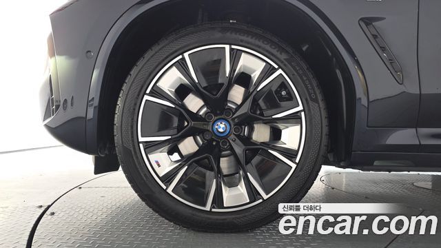 BMW iX3 M Sports - фото 3