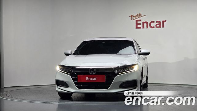 Honda Accord 10-го поколения 2.0 Turbo Sport - фото 2
