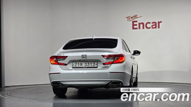 Honda Accord 10-го поколения 2.0 Turbo Sport - фото 3