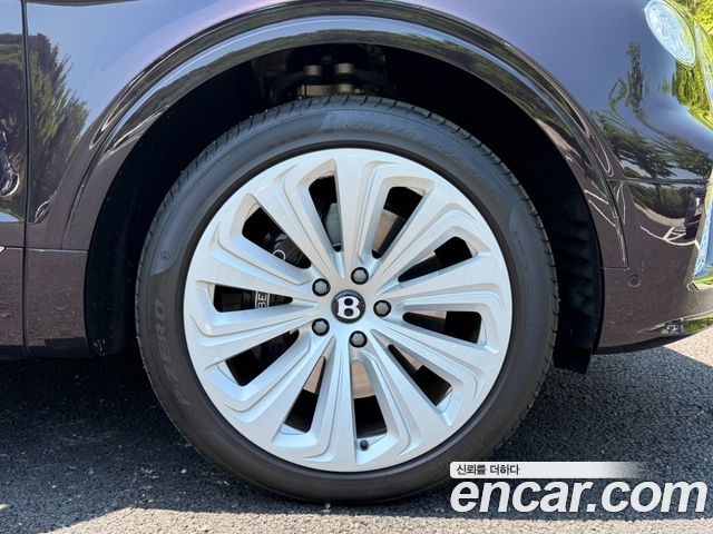Bentley Bentayga 4.0 V8 EWB First Edition - фото 4
