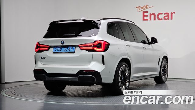 BMW iX3 M Sports - фото 1