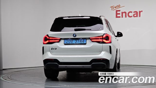 BMW iX3 M Sports - фото 3