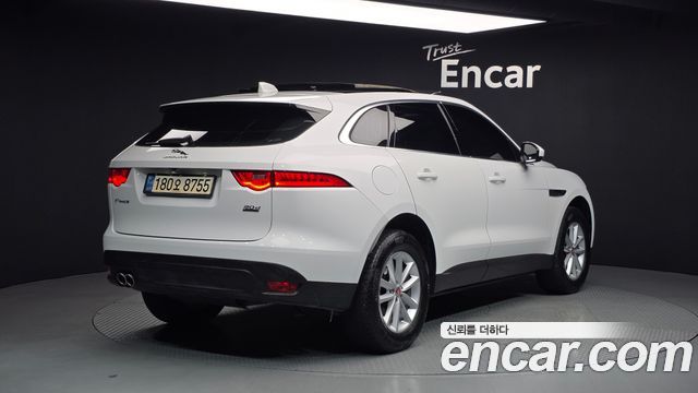 Jaguar F-PACE 20d Portfolio - фото 1