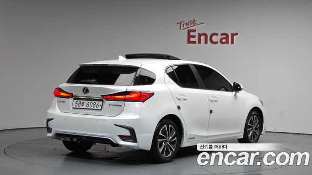 Lexus CT200h 1.8 Supreme ZWA10 - фото 1