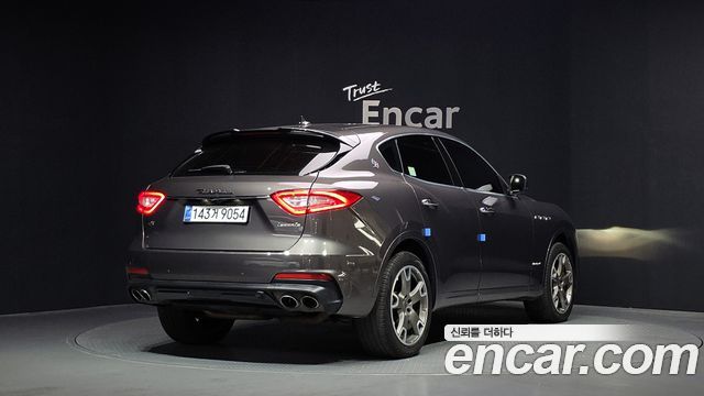 Maserati Levante 3.0 Diesel AWD GranSport - фото 1