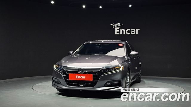 Honda Accord 10-го поколения 2.0 Hybrid Touring - фото 2