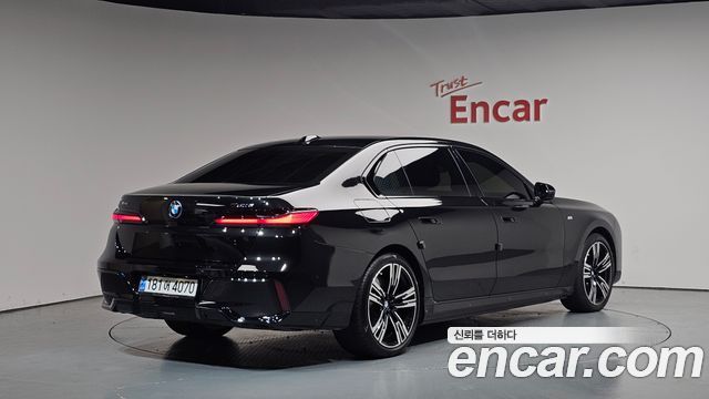 BMW 7-Series G70 750e xDrive M Sport - фото 0