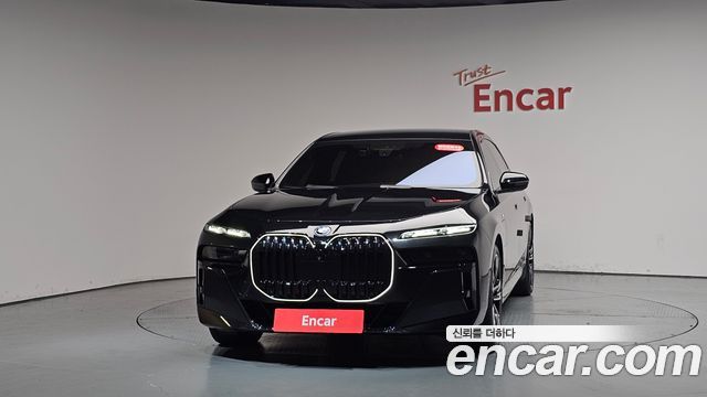 BMW 7-Series G70 750e xDrive M Sport - фото 1