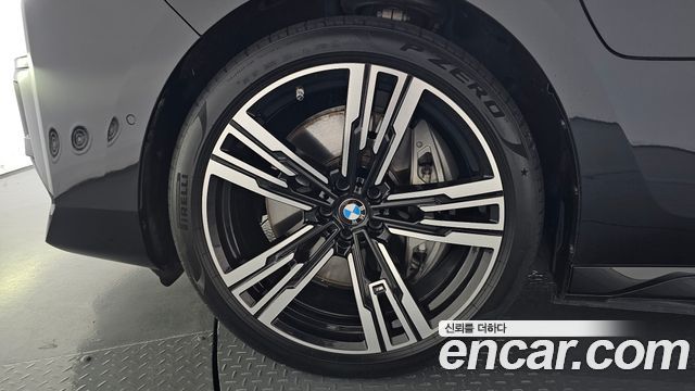 BMW 7-Series G70 750e xDrive M Sport - фото 3